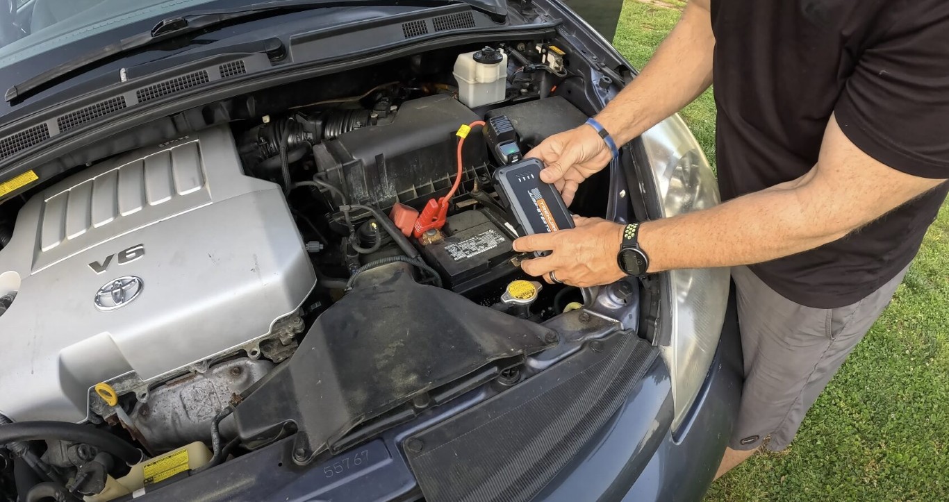 Battery jumpstart and roadside assistance in Cedar Falls, IA